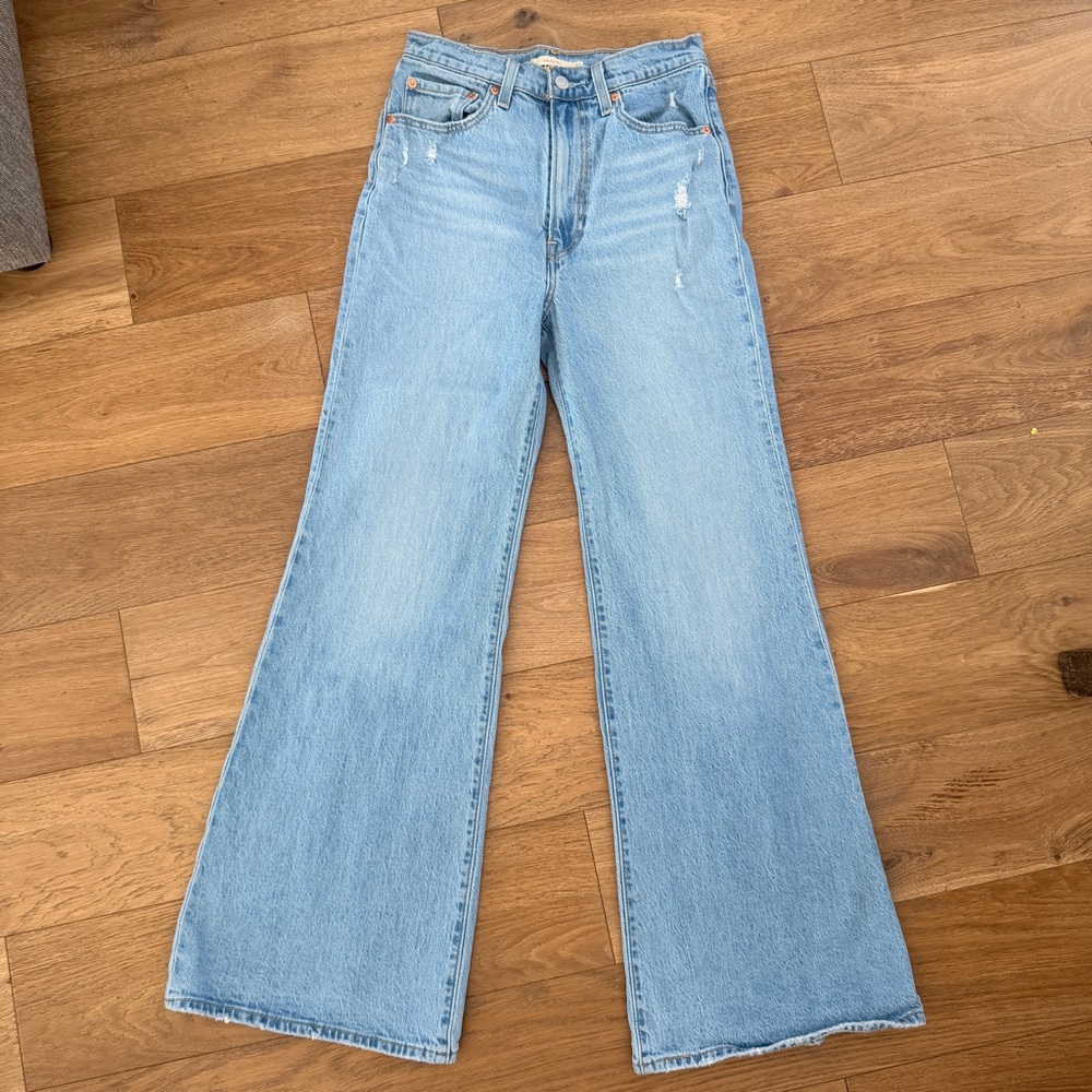 Levi’s Ribcage Bell Size 27